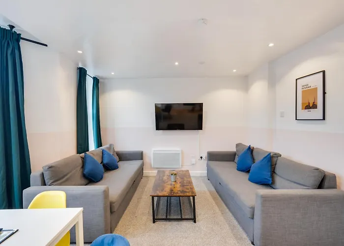 Duplex Apartment For Up To 13 Near City Centre