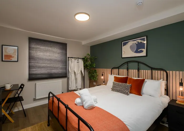 Benjamin Suite By Koya Homes - 3 Double Bedroom Apartment, Cardiff City Centre, Free Parking