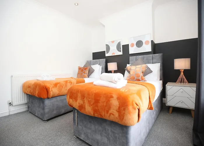 Kerry Croy - Lovely House, Fantastic Location With Free Parking, Perfect For Contractors And Workers