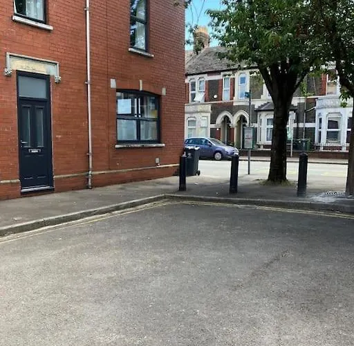 Ninian Park Road