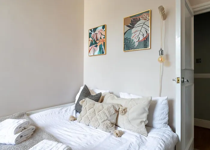 Prime Location Cardiff Pontcanna Modern 2 Bedroom Apartment With Privat Parking