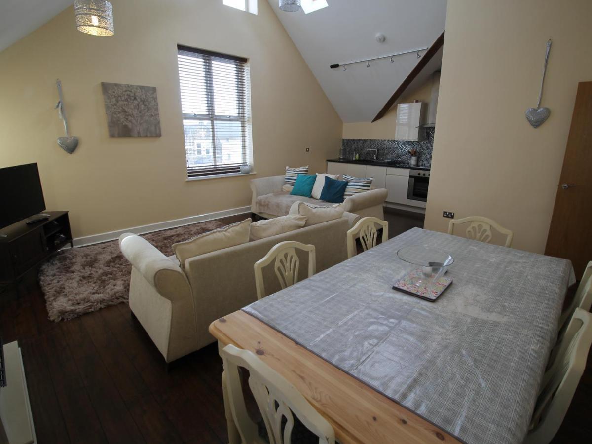 Holiday Homes Ashgrove Court Penthouses Apartment