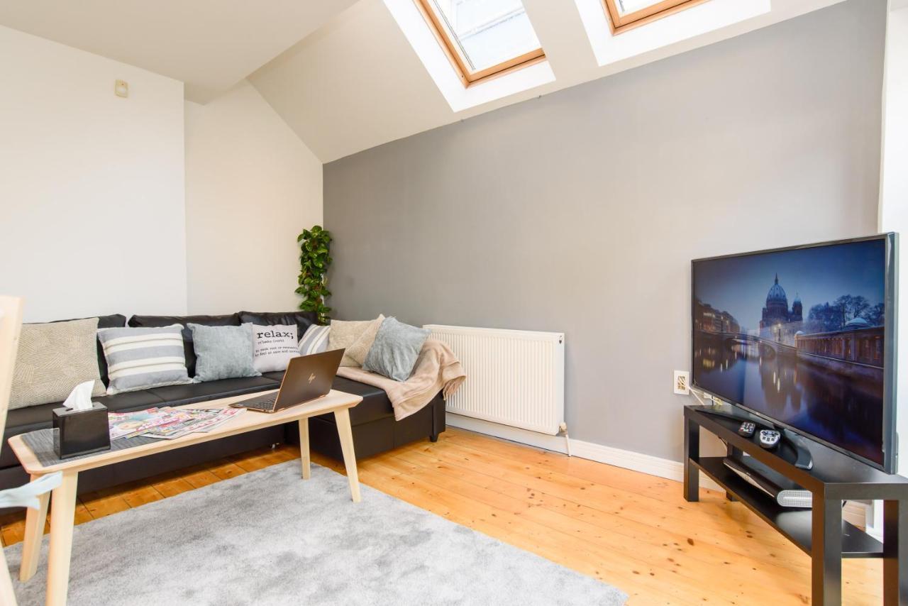 Holiday home Retreat, 2 Bed House With Cloudstream Hot Tub Cardiff
