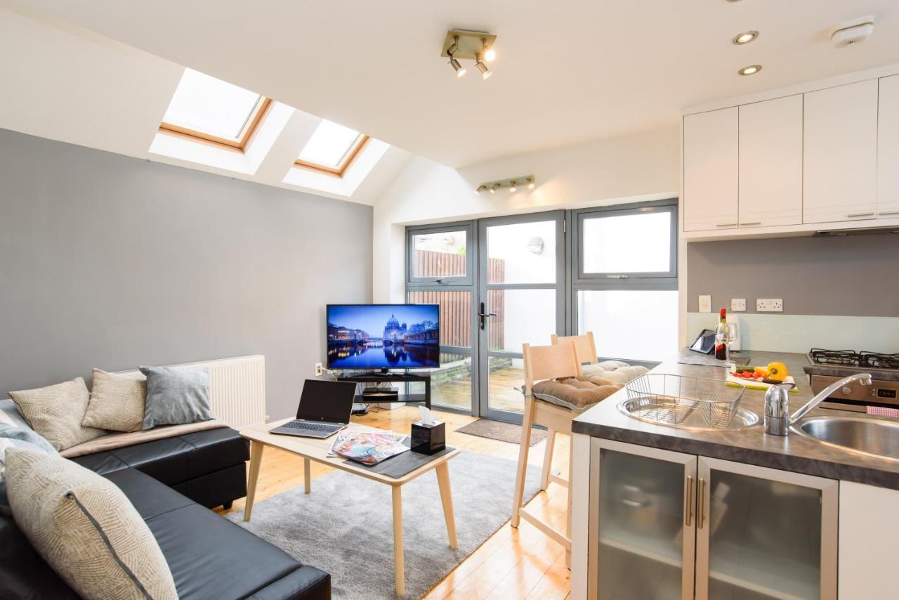 Retreat, 2 Bed House With Cloudstream Hot Tub Holiday home *