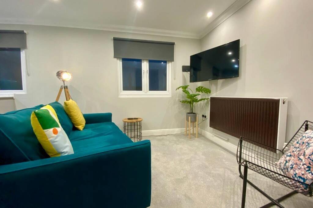 Stylish Two Bedroom Near Victoria Park