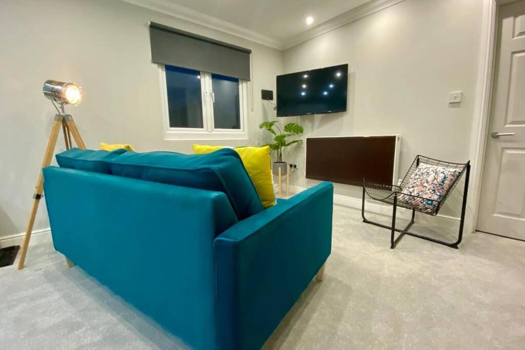 Apartment Stylish Two Bedroom Near Victoria Park