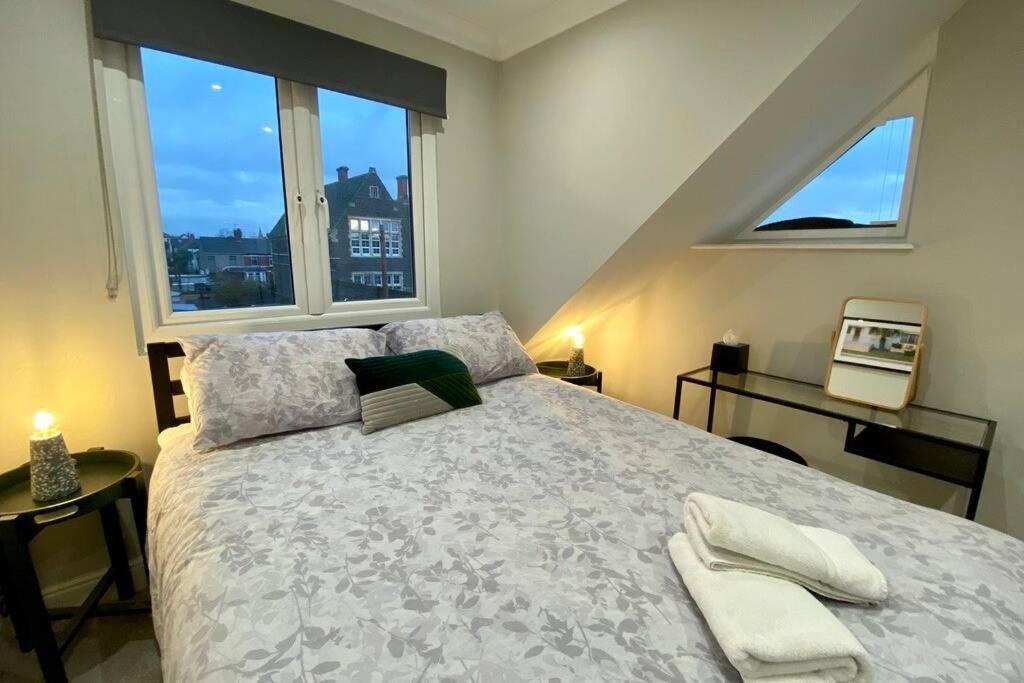 Apartment Stylish Two Bedroom Near Victoria Park