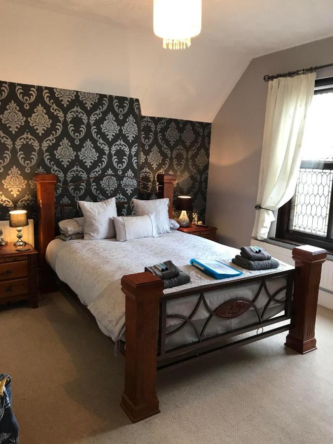 Ty Mynydd 3* Cardiff