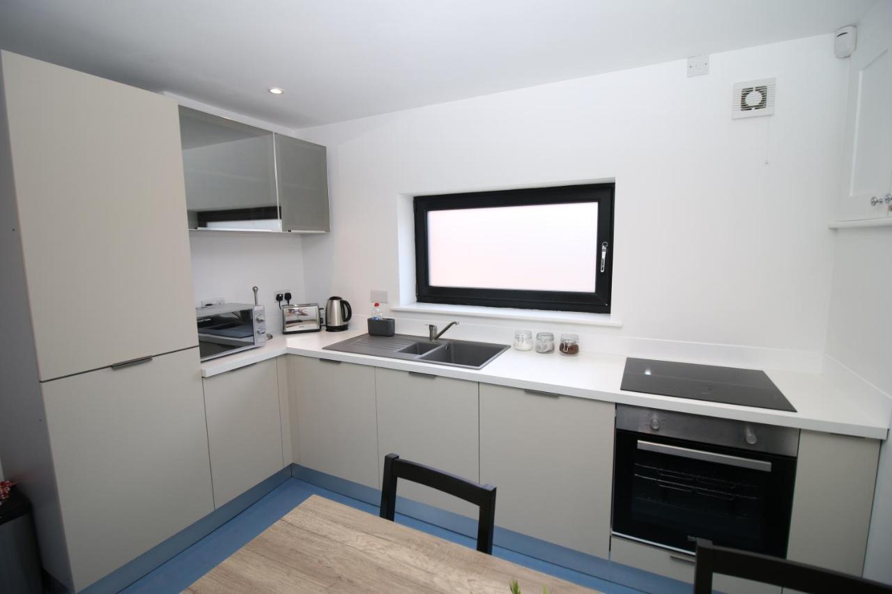 The Coach House - Free Private Parking - By Promise Apartment *