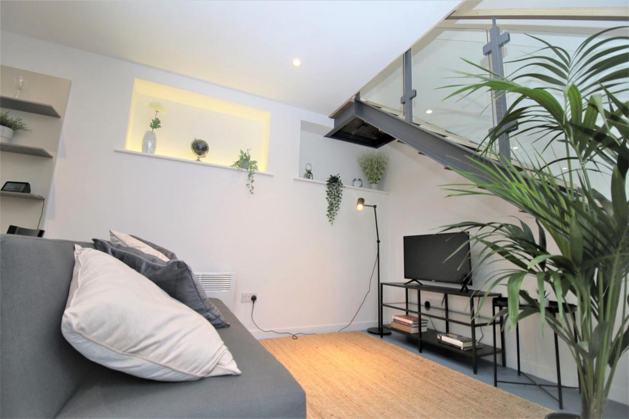 Apartment The Coach House - Free Private Parking - By Promise Cardiff