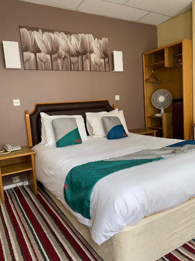Sandringham Hotel 2*