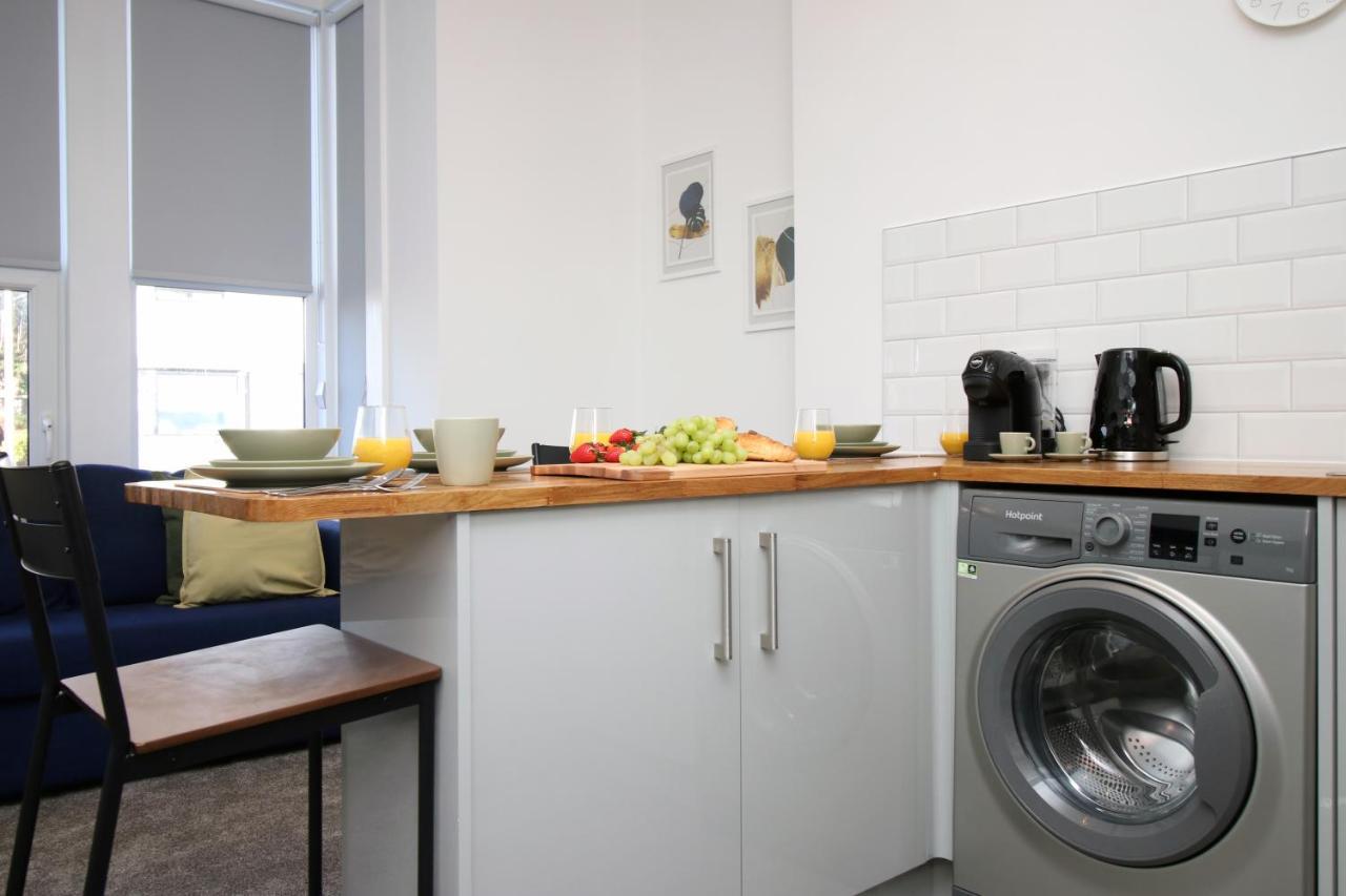 No 49 Apartments, Perfect For Business And Leisure Stays, 10 Min Drive Into Centre, Easy Access To Local Transport, 1br And 2br Available, Free Parking * Cardiff