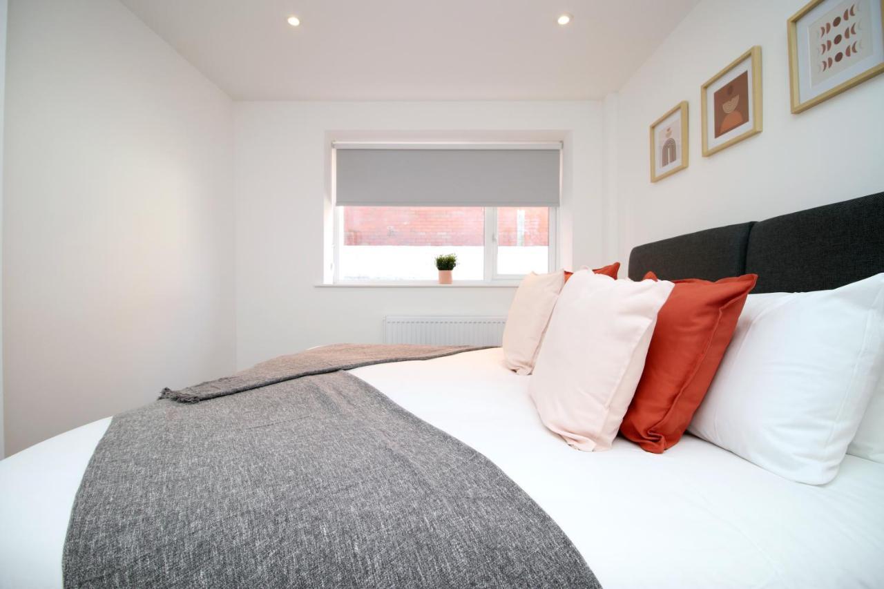No 49 Apartments, Perfect For Business And Leisure Stays, 10 Min Drive Into Centre, Easy Access To Local Transport, 1br And 2br Available, Free Parking Apartment Cardiff