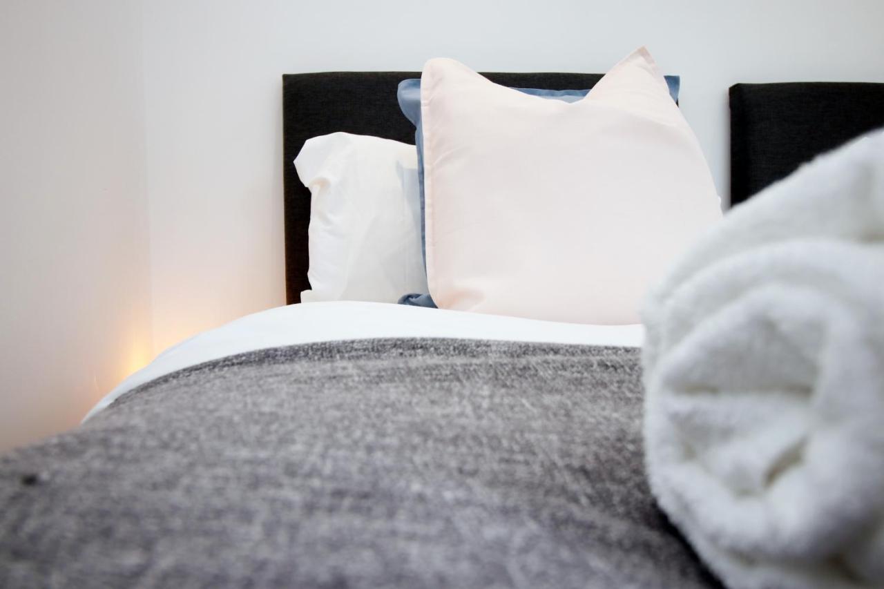 No 49 Apartments, Perfect For Business And Leisure Stays, 10 Min Drive Into Centre, Easy Access To Local Transport, 1br And 2br Available, Free Parking Apartment Cardiff