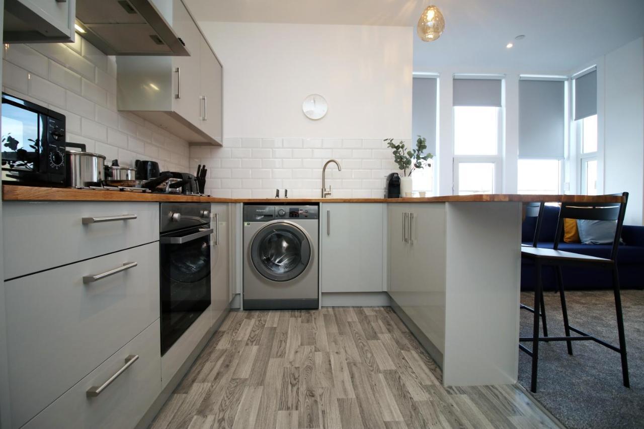 Apartment No 49 Apartments, Perfect For Business And Leisure Stays, 10 Min Drive Into Centre, Easy Access To Local Transport, 1br And 2br Available, Free Parking *