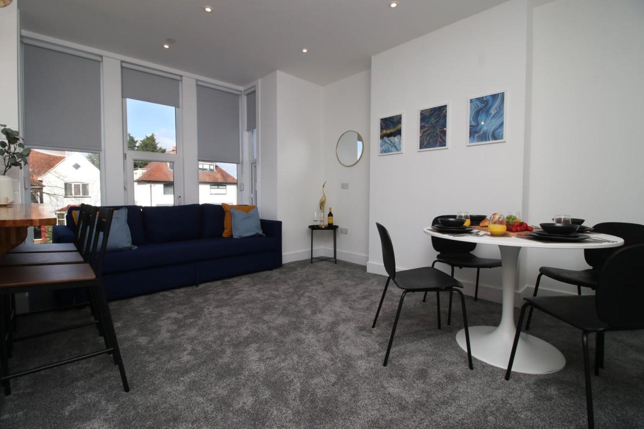 No 49 Apartments, Perfect For Business And Leisure Stays, 10 Min Drive Into Centre, Easy Access To Local Transport, 1br And 2br Available, Free Parking * Cardiff