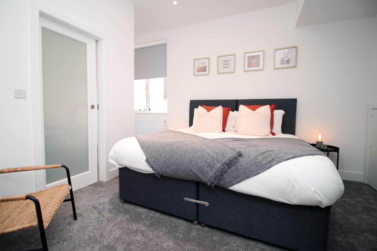 No 49 Apartments, Perfect For Business And Leisure Stays, 10 Min Drive Into Centre, Easy Access To Local Transport, 1br And 2br Available, Free Parking Apartment Cardiff