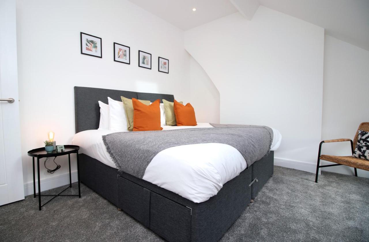 Apartment No 49 Apartments, Perfect For Business And Leisure Stays, 10 Min Drive Into Centre, Easy Access To Local Transport, 1br And 2br Available, Free Parking