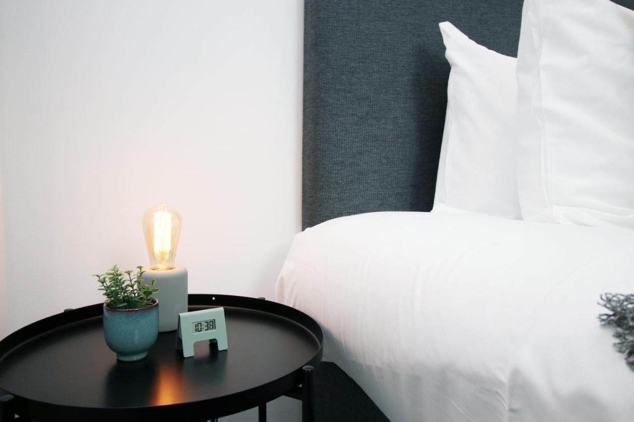 Apartment No 49 Apartments, Perfect For Business And Leisure Stays, 10 Min Drive Into Centre, Easy Access To Local Transport, 1br And 2br Available, Free Parking *