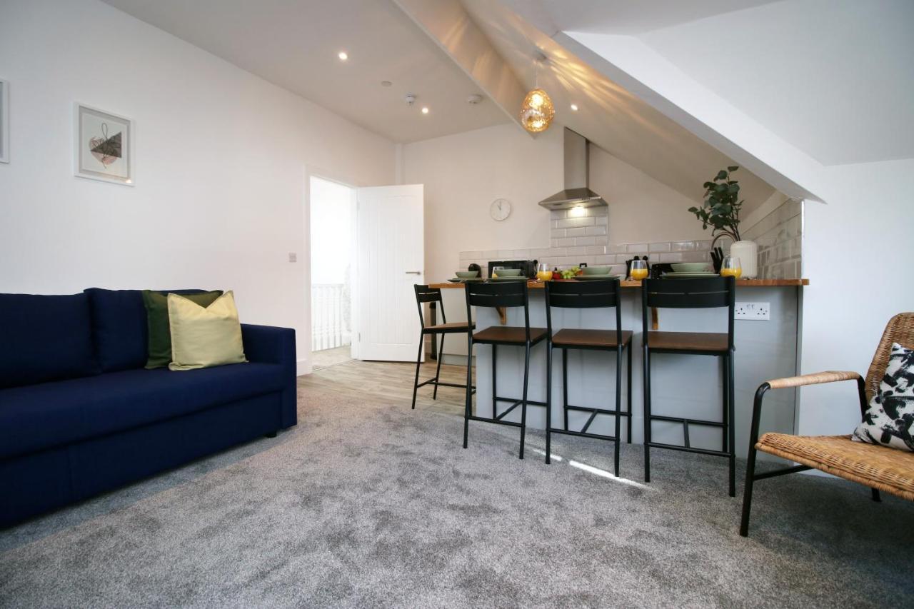 No 49 Apartments, Perfect For Business And Leisure Stays, 10 Min Drive Into Centre, Easy Access To Local Transport, 1br And 2br Available, Free Parking Cardiff