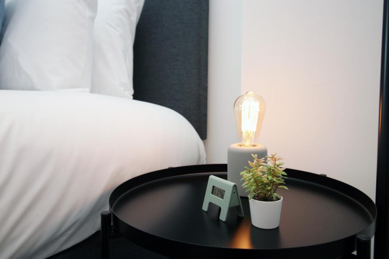 No 49 Apartments, Perfect For Business And Leisure Stays, 10 Min Drive Into Centre, Easy Access To Local Transport, 1br And 2br Available, Free Parking Apartment *