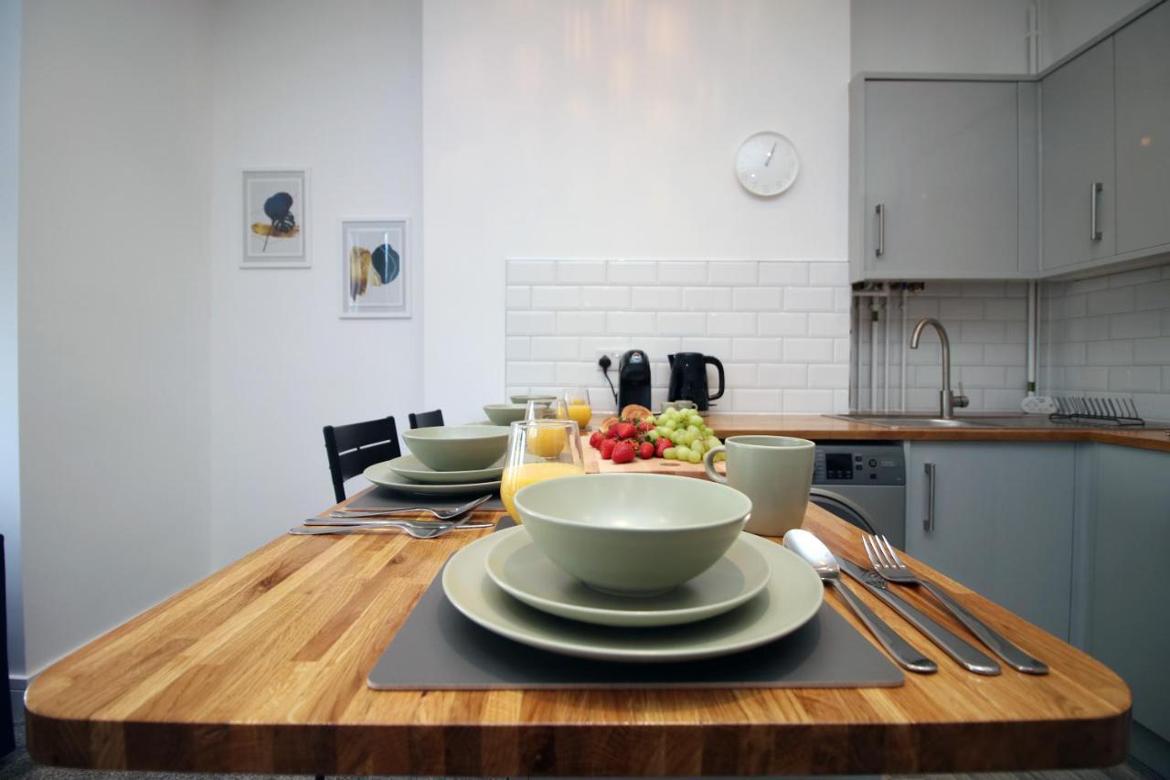 No 49 Apartments, Perfect For Business And Leisure Stays, 10 Min Drive Into Centre, Easy Access To Local Transport, 1br And 2br Available, Free Parking Apartment Cardiff