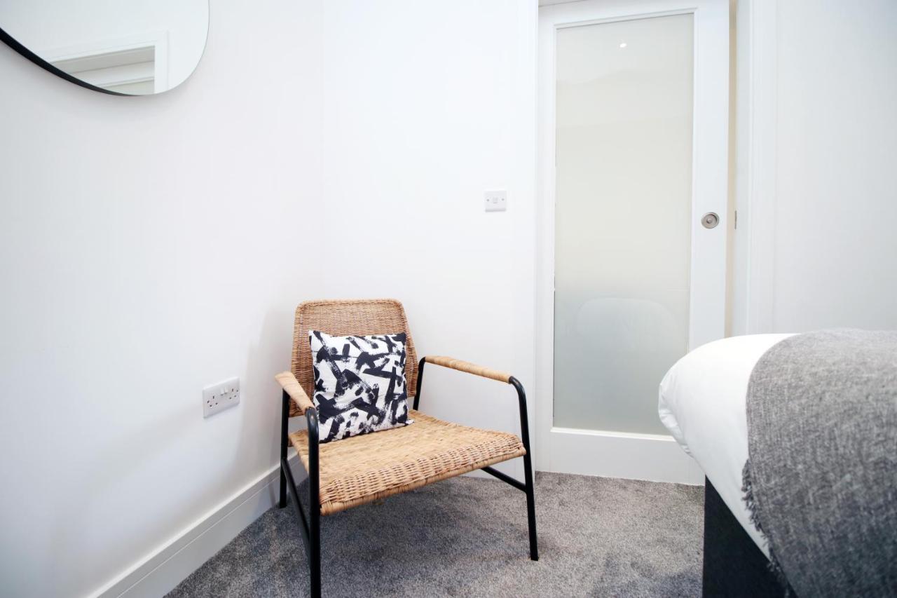 No 49 Apartments, Perfect For Business And Leisure Stays, 10 Min Drive Into Centre, Easy Access To Local Transport, 1br And 2br Available, Free Parking Apartment