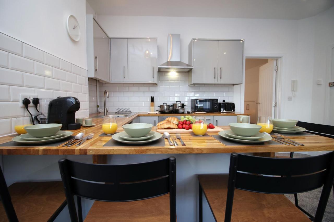 No 49 Apartments, Perfect For Business And Leisure Stays, 10 Min Drive Into Centre, Easy Access To Local Transport, 1br And 2br Available, Free Parking Cardiff
