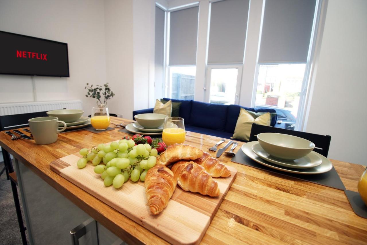 No 49 Apartments, Perfect For Business And Leisure Stays, 10 Min Drive Into Centre, Easy Access To Local Transport, 1br And 2br Available, Free Parking