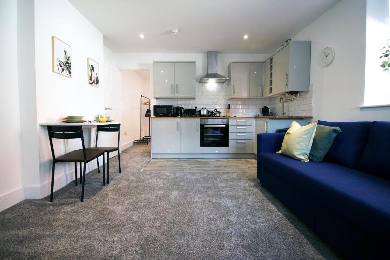 Apartment No 49 Apartments, Perfect For Business And Leisure Stays, 10 Min Drive Into Centre, Easy Access To Local Transport, 1br And 2br Available, Free Parking Cardiff