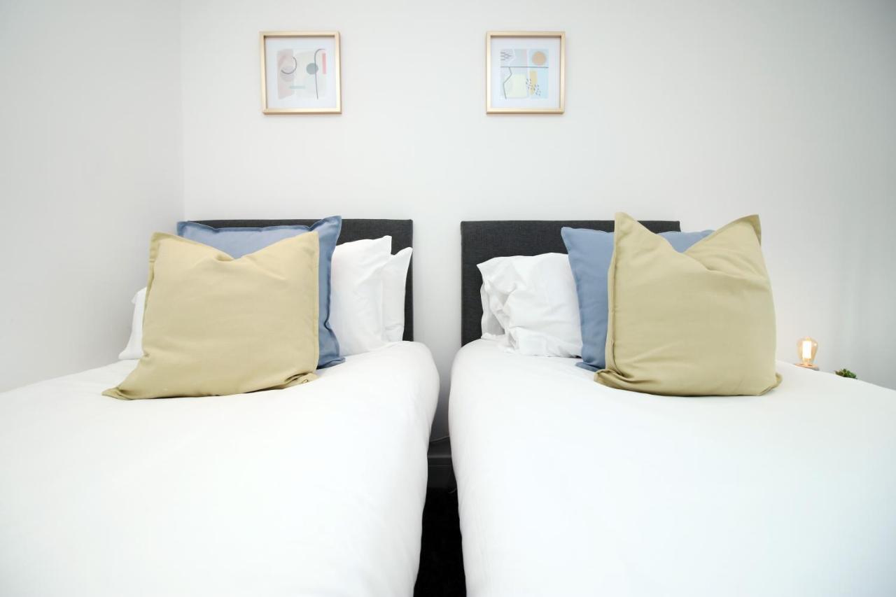 No 49 Apartments, Perfect For Business And Leisure Stays, 10 Min Drive Into Centre, Easy Access To Local Transport, 1br And 2br Available, Free Parking Apartment Cardiff