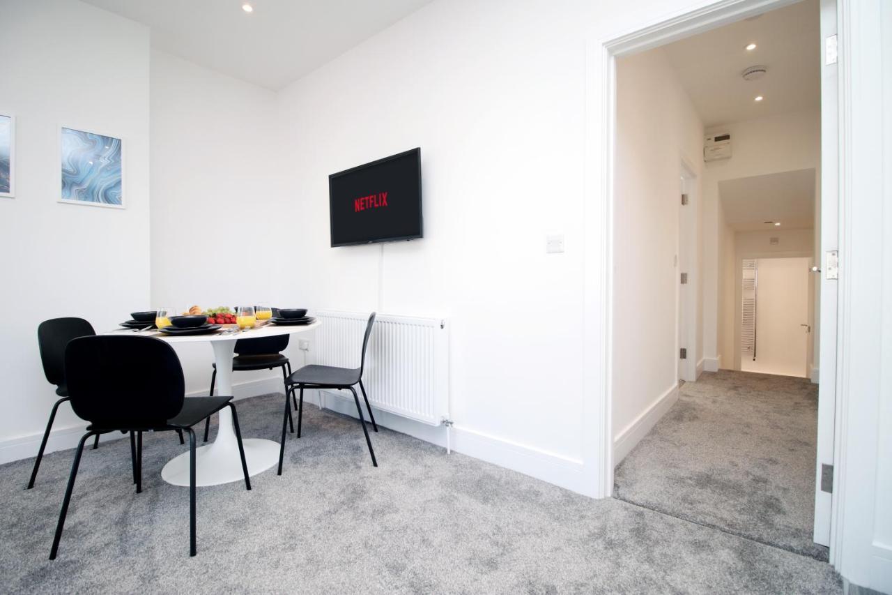 Apartment No 49 Apartments, Perfect For Business And Leisure Stays, 10 Min Drive Into Centre, Easy Access To Local Transport, 1br And 2br Available, Free Parking *