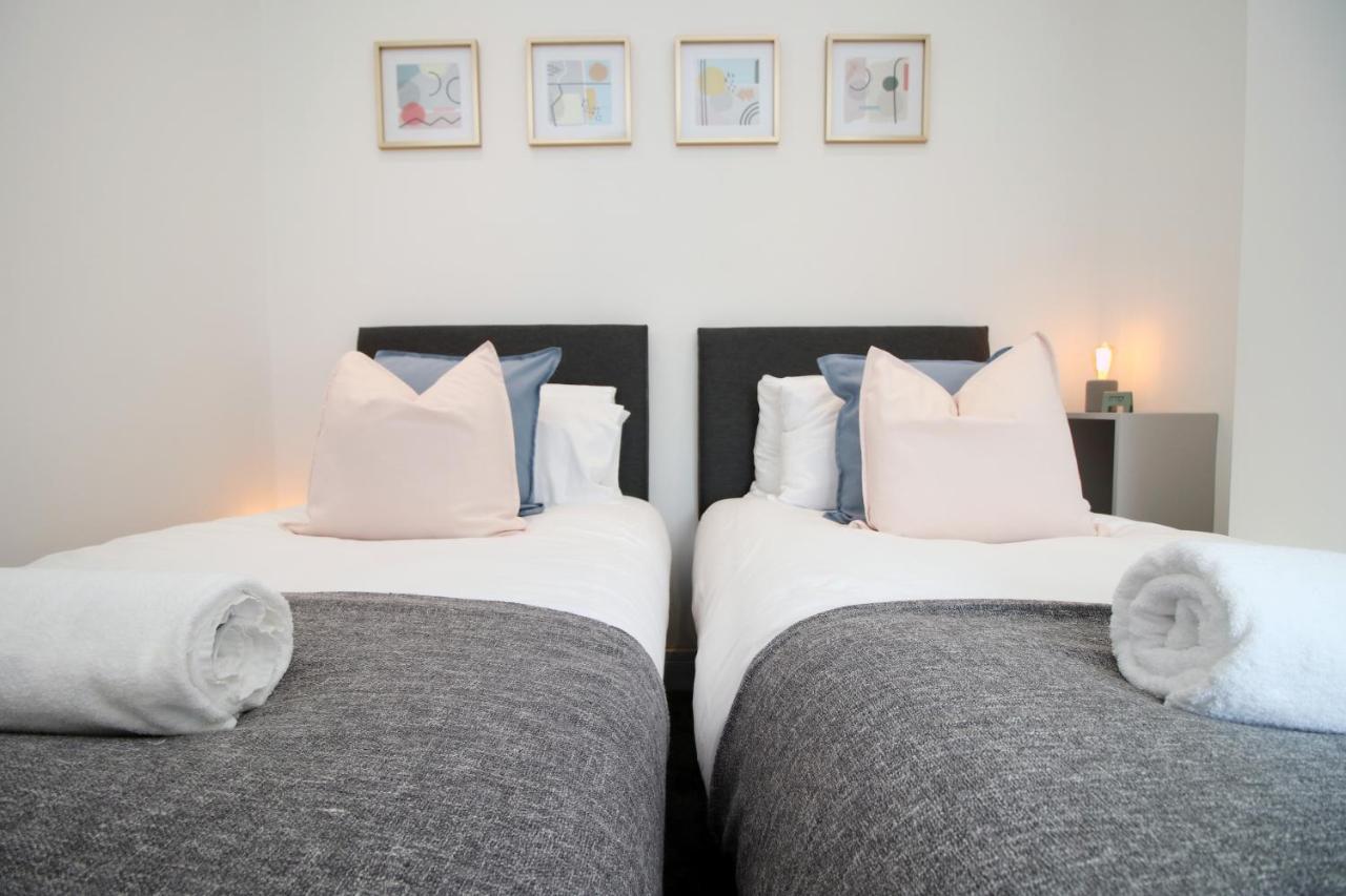 No 49 Apartments, Perfect For Business And Leisure Stays, 10 Min Drive Into Centre, Easy Access To Local Transport, 1br And 2br Available, Free Parking
