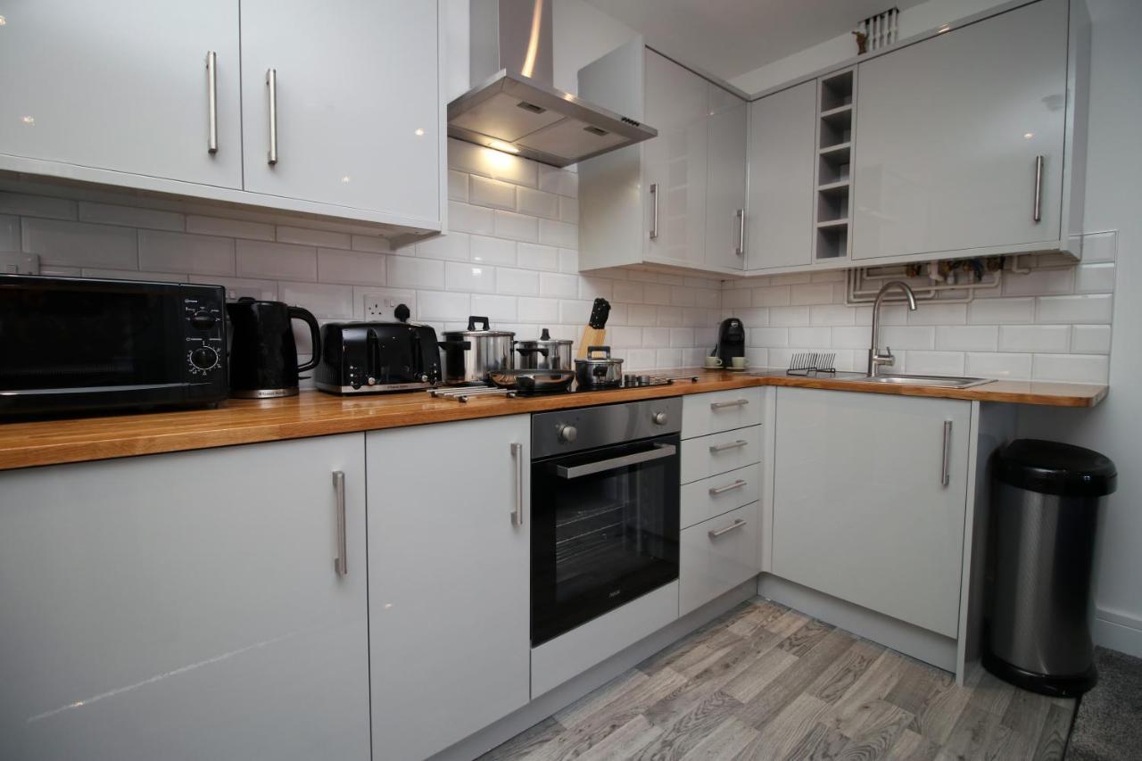 No 49 Apartments, Perfect For Business And Leisure Stays, 10 Min Drive Into Centre, Easy Access To Local Transport, 1br And 2br Available, Free Parking Cardiff
