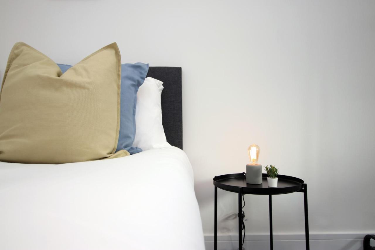No 49 Apartments, Perfect For Business And Leisure Stays, 10 Min Drive Into Centre, Easy Access To Local Transport, 1br And 2br Available, Free Parking