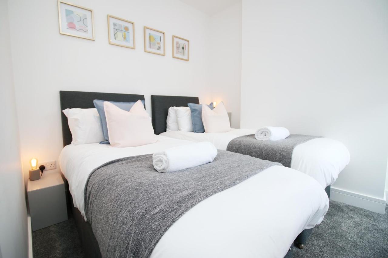No 49 Apartments, Perfect For Business And Leisure Stays, 10 Min Drive Into Centre, Easy Access To Local Transport, 1br And 2br Available, Free Parking