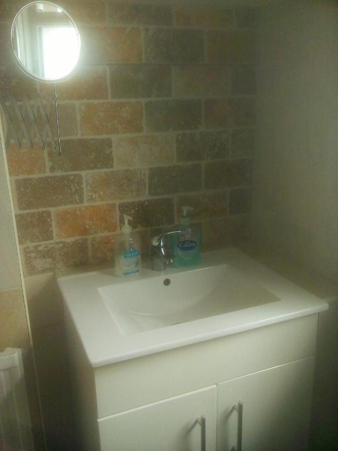The Principality 2 Singles Bedroom Homestay Cardiff