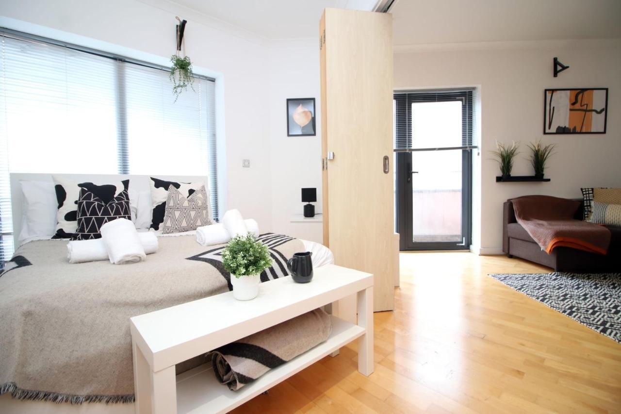 Apartment The Hayes By Mia Living 2 Bedroom In Centre *