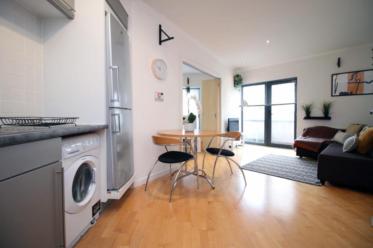 The Hayes By Mia Living 2 Bedroom In Centre Apartment *