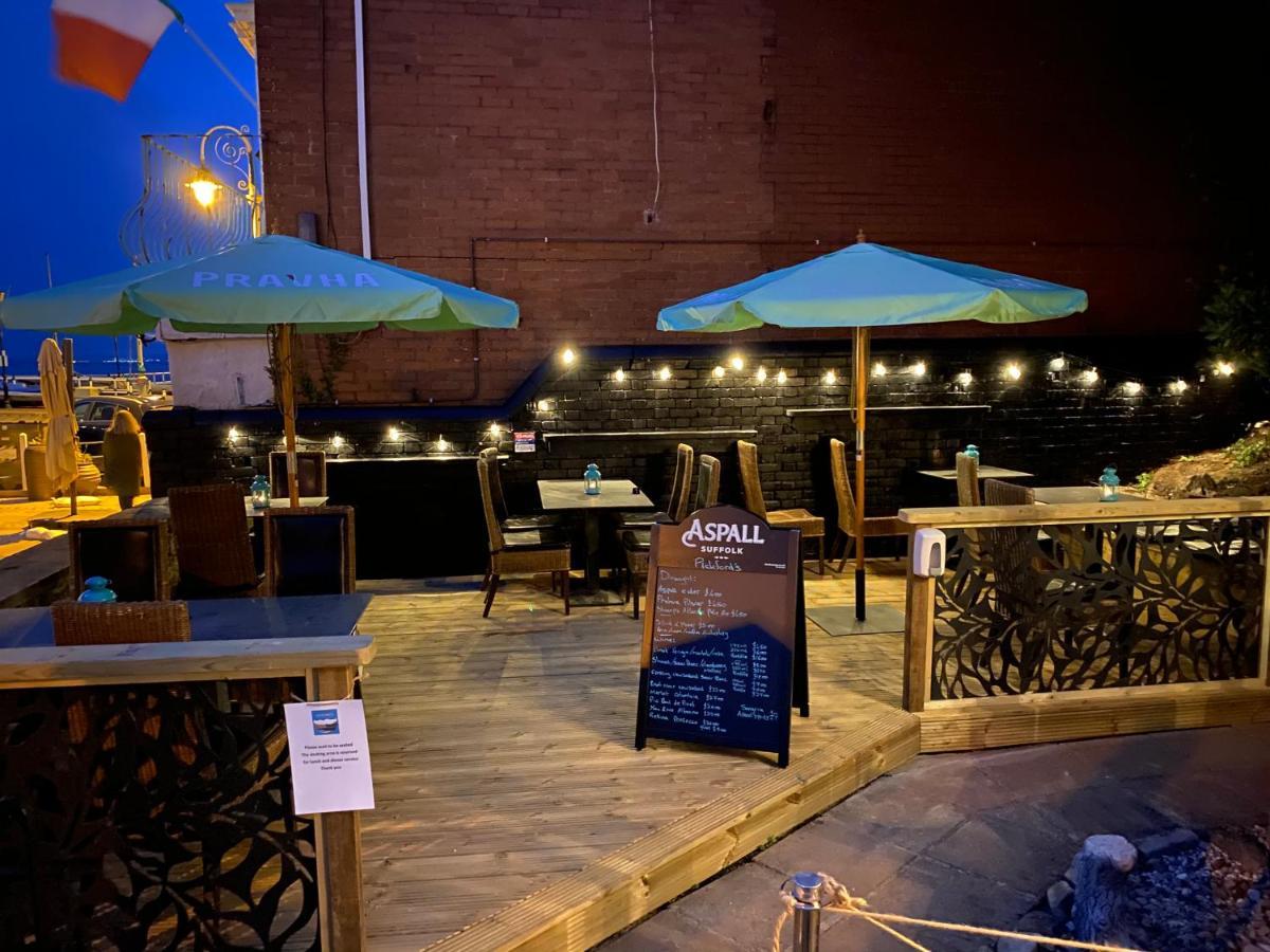 Sids Restaurant And Bar With 3*
