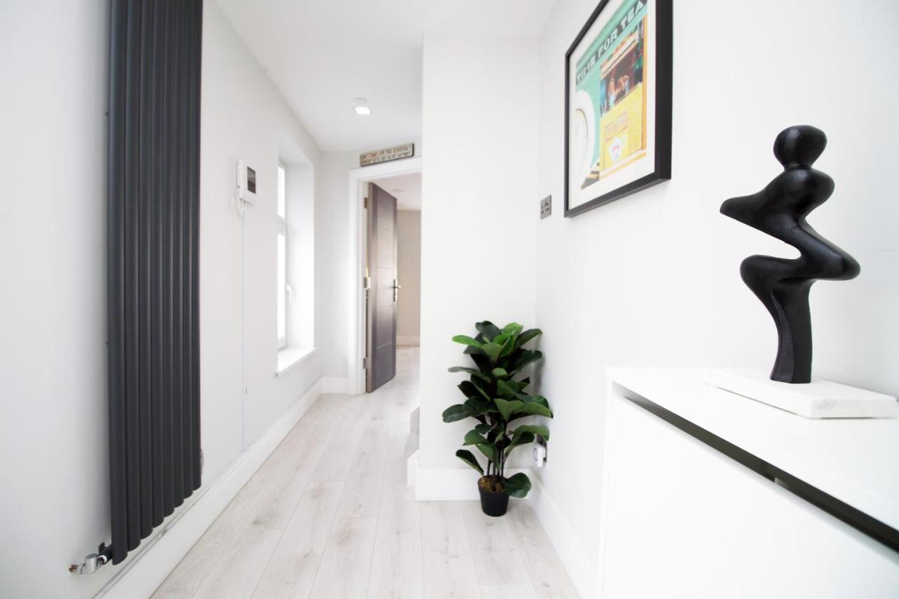 New 2 Bed Comfort - Functional - Secure - Private Apartment