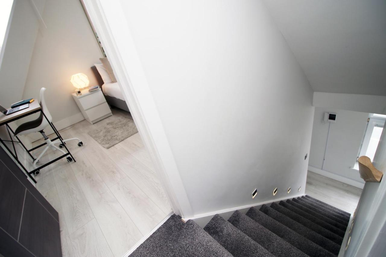 Apartment New 2 Bed Comfort - Functional - Secure - Private Cardiff