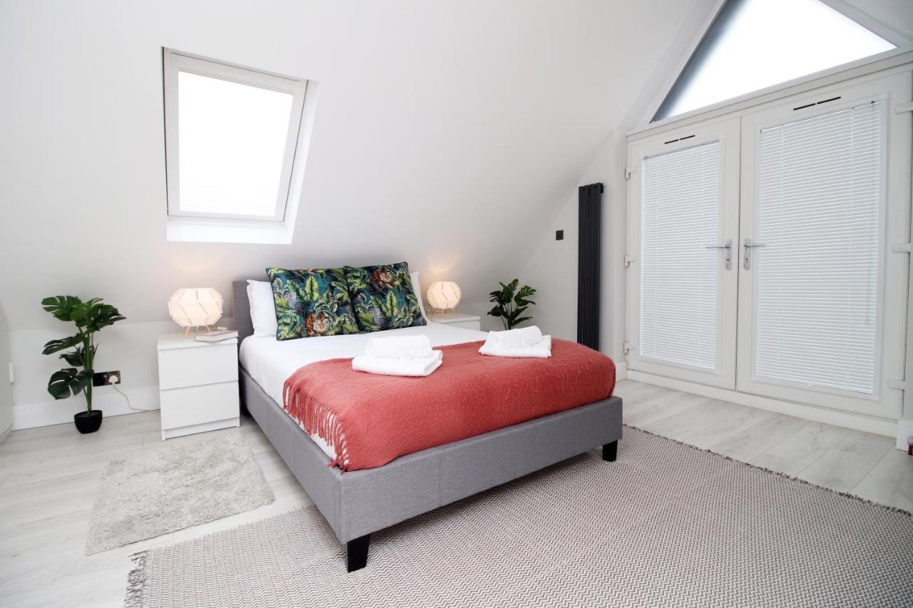 New 2 Bed Comfort - Functional - Secure - Private Apartment