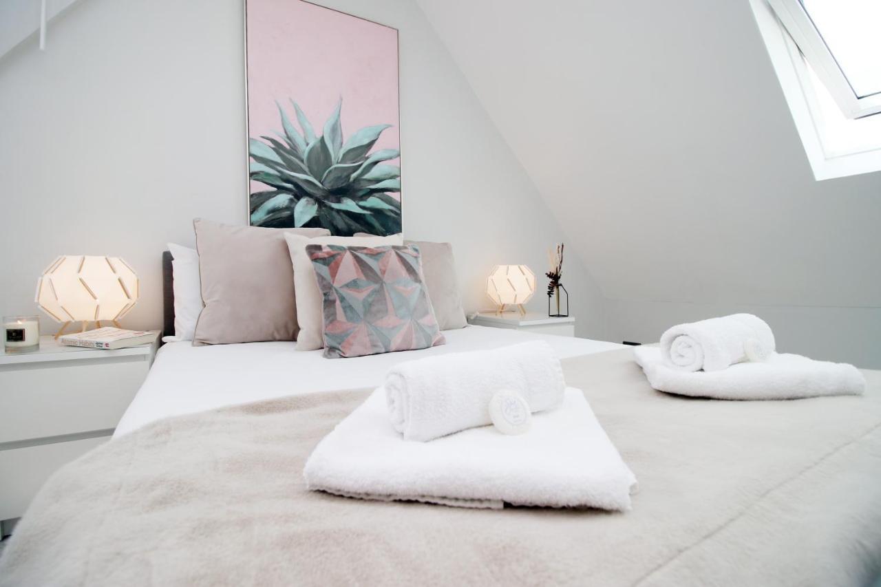 Apartment New 2 Bed Comfort - Functional - Secure - Private