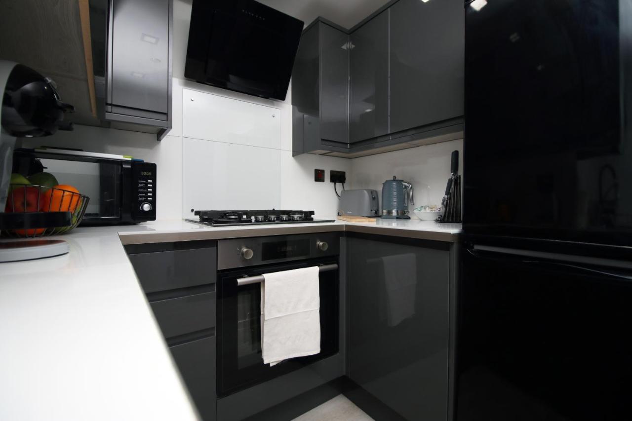 Apartment New 2 Bed Comfort - Functional - Secure - Private