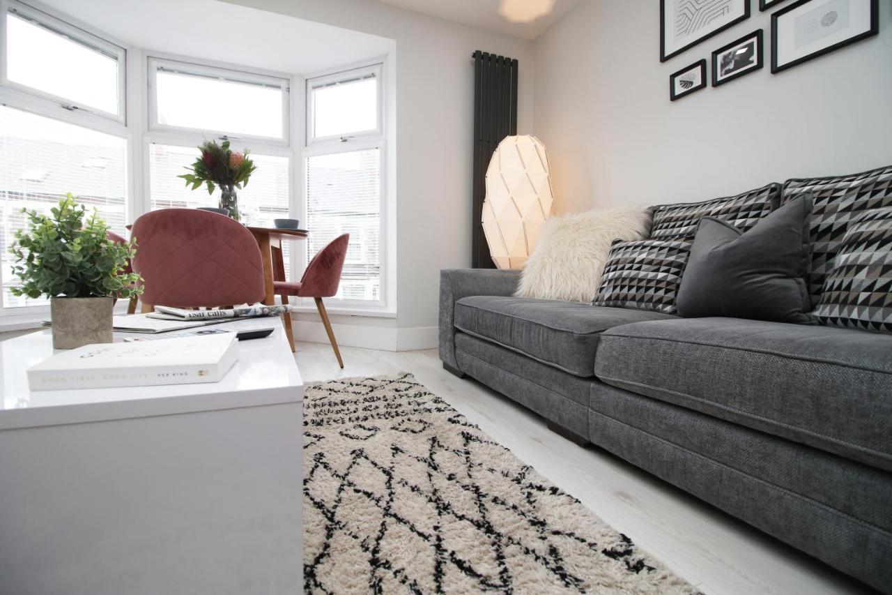 New 2 Bed Comfort - Functional - Secure - Private Apartment Cardiff