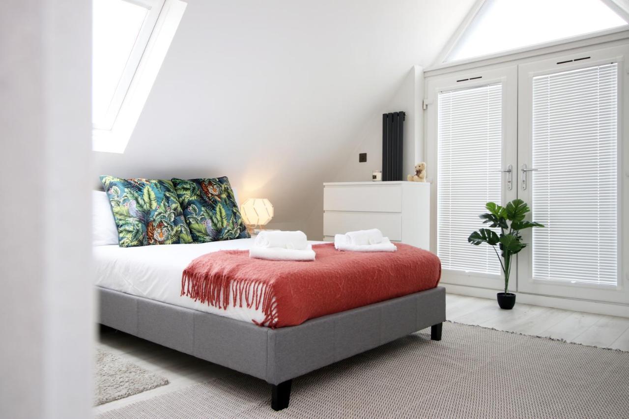 New 2 Bed Comfort - Functional - Secure - Private Apartment