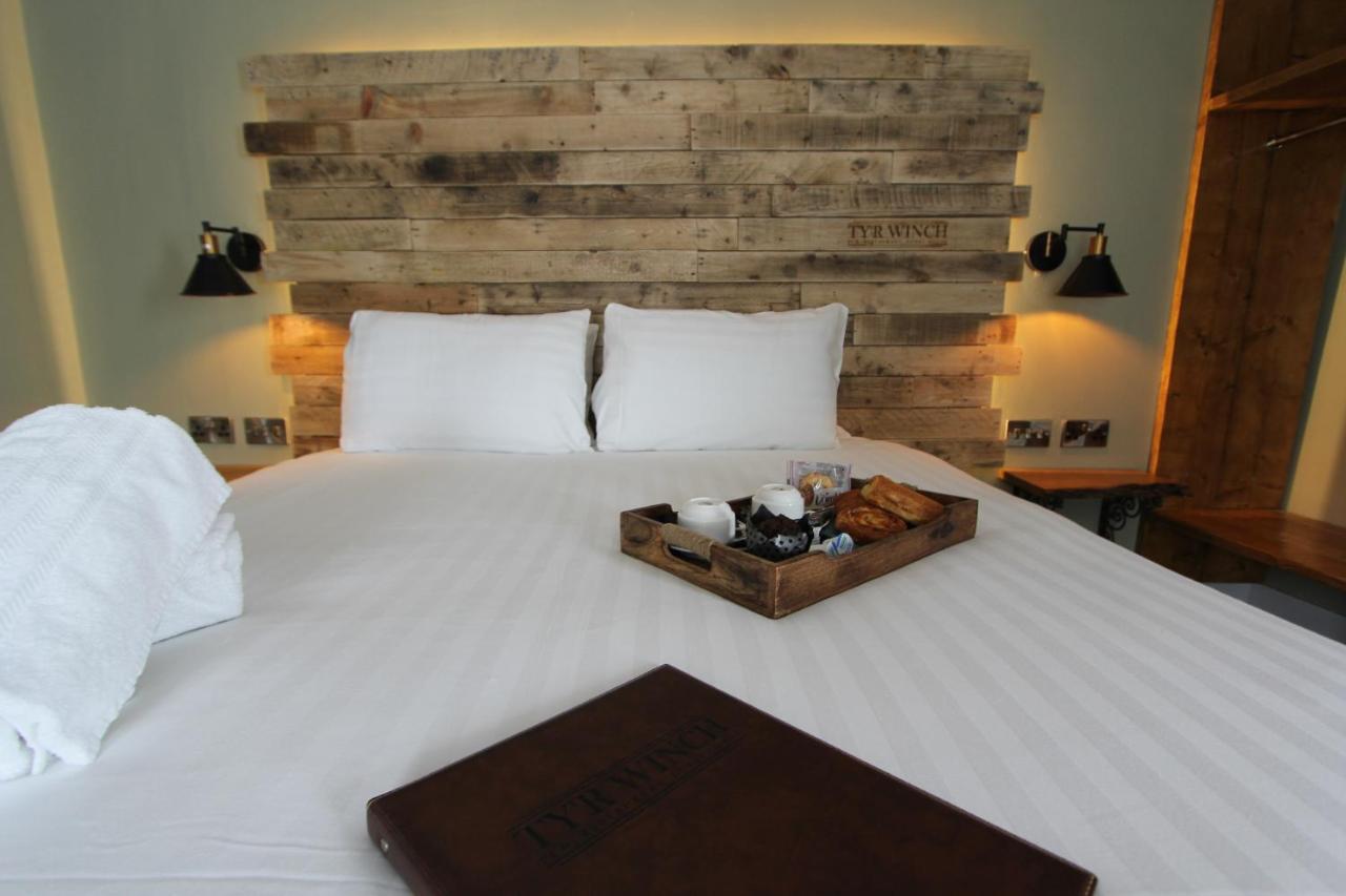 Tyr Winch Hotel