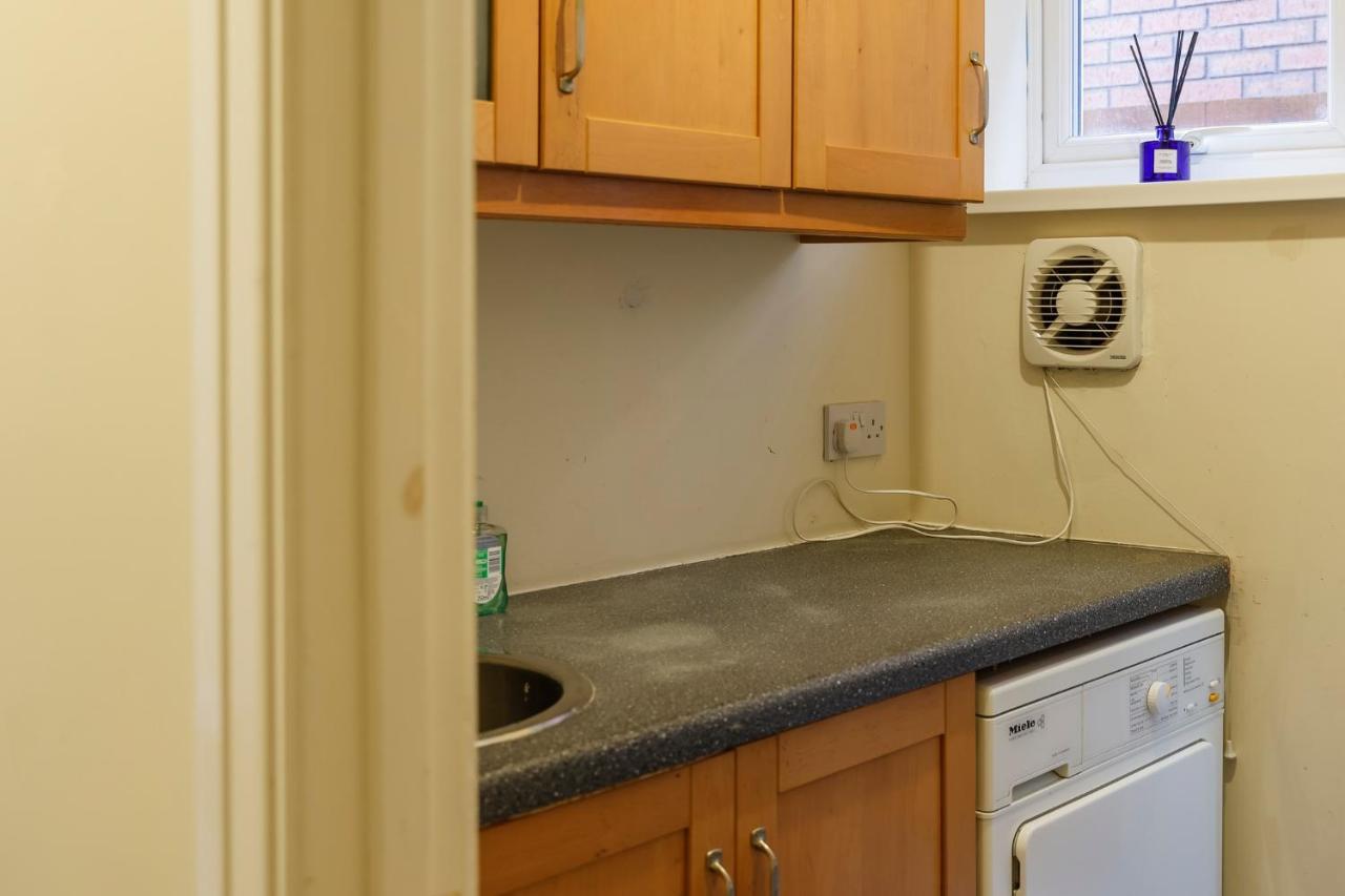 Stylish Family In Desirable Penylan + Parking *