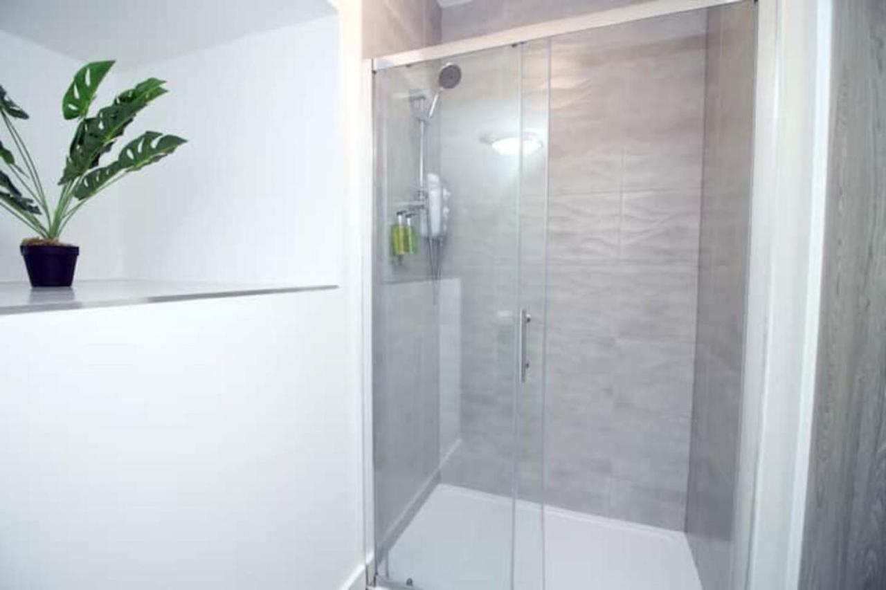 Flat In Centre Apartment Cardiff